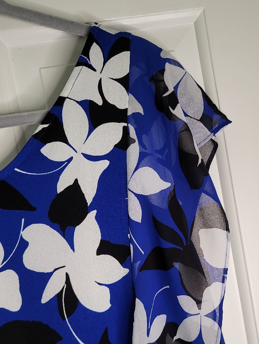 Roz & Ali Ruffle Sleeve Floral Top - Picture 3 of 12